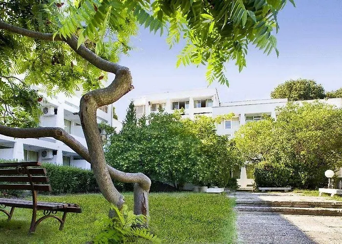 Compass Hotel