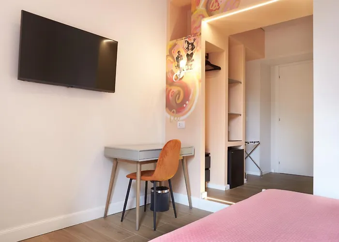  Reyes Suite & Rooms