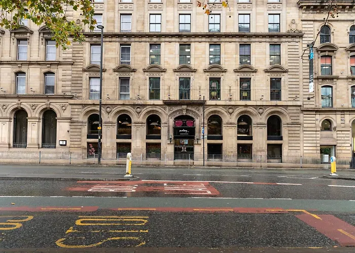 Resort: Manchester Portland By Sunday