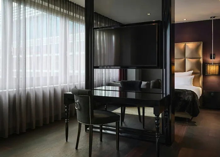 Roomers Frankfurt Central, Autograph Collection
