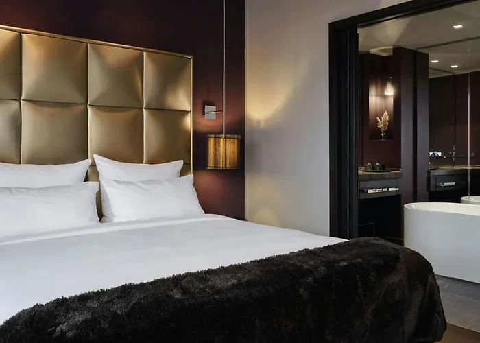 Boutique hotel only: Roomers Frankfurt Central, Autograph Collection