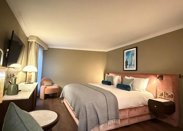 5 star hotels Green
