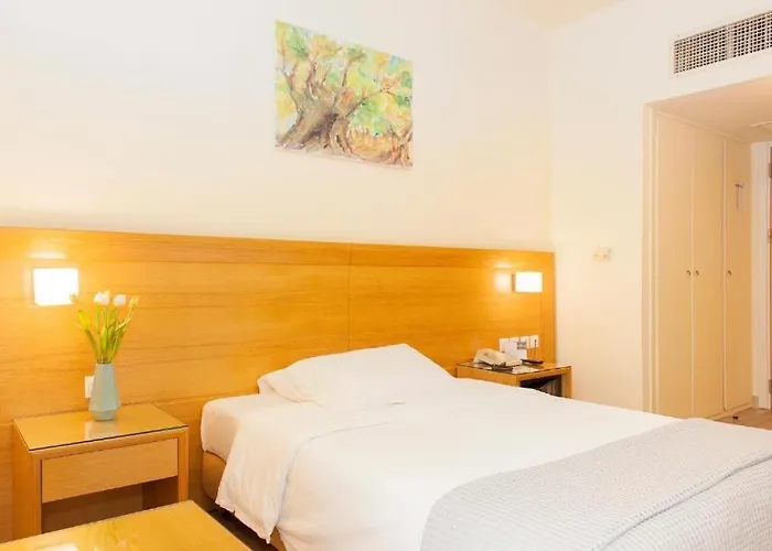Athinais Hotel