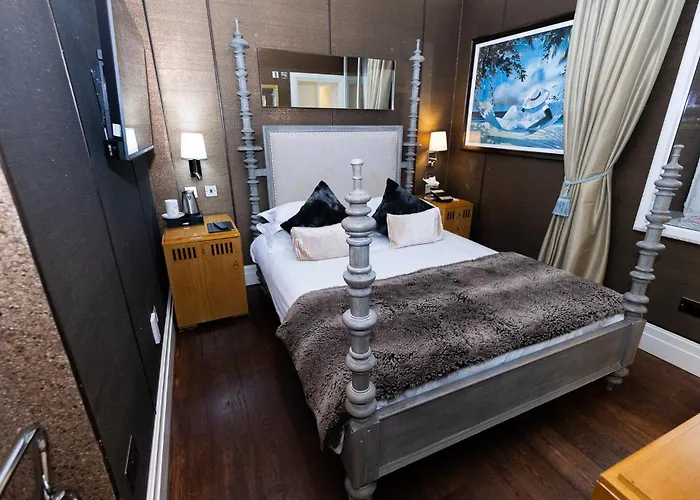 Romantic hotel: Karma Sanctum Soho Hotel
