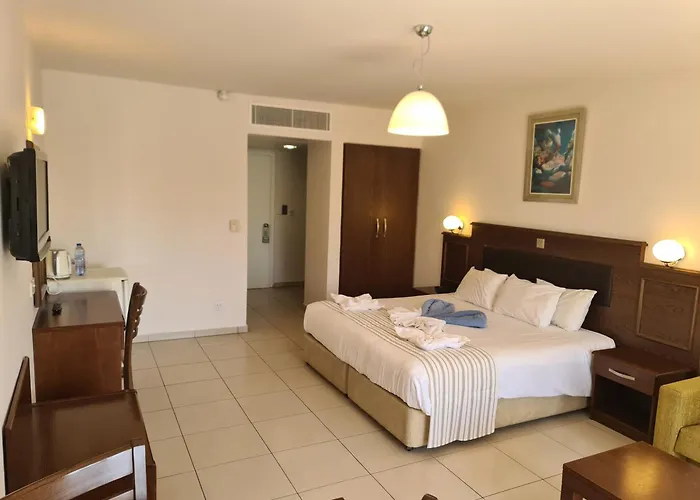 Hotel de 3 estrellas: Euronapa Hotel Apartments