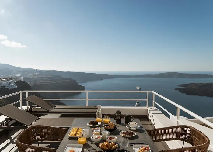 Aqua Luxury Suites By Nomee Hospitality Group