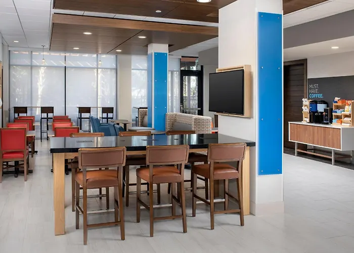Hotel: Holiday Inn Express Pensacola Downtown By Ihg