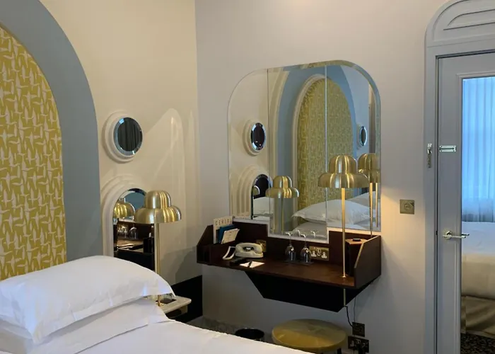 4 star hotel: Henrietta Experimental