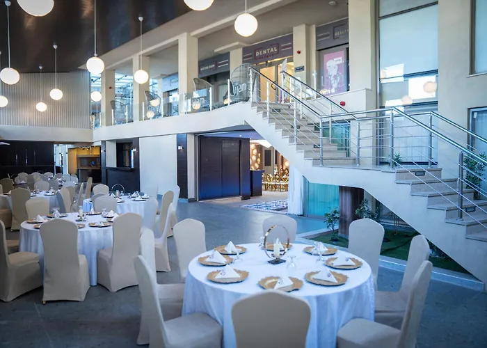Hotel near College: Lijam Hotel