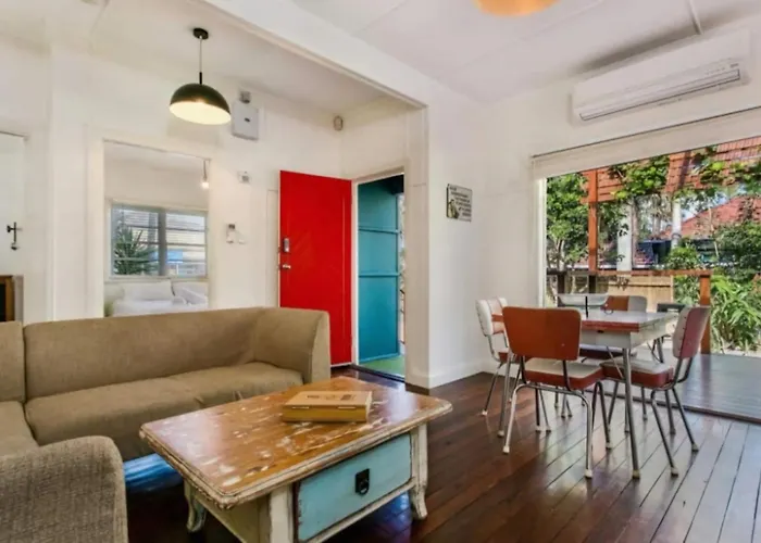 Frankies Beach House - 1 A Carlyle Lane