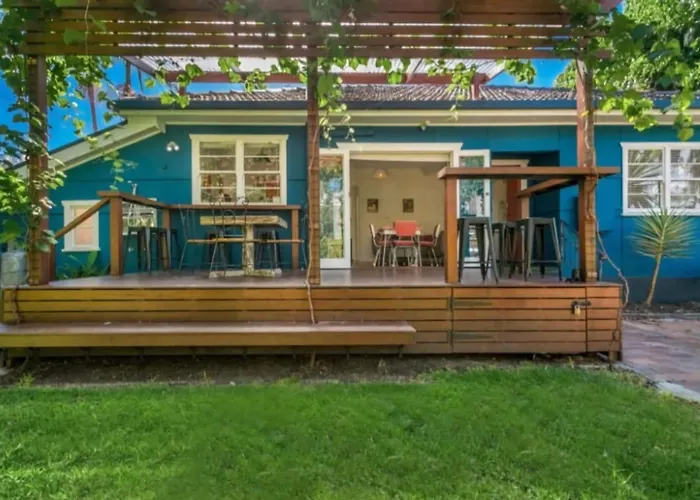 Frankies Beach House - 1 A Carlyle Lane