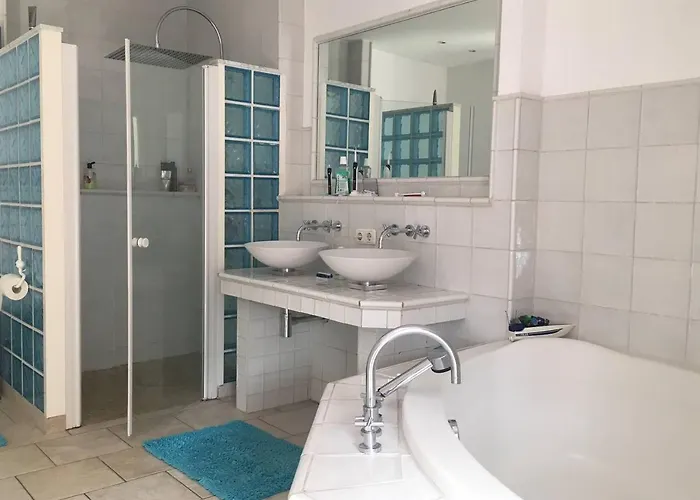 B&B: Schönste Lage am Rhein in unmittelbarer Stadtnähe, B&B