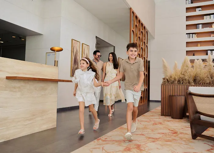 Hotel 3 estrelas: Yas Plaza Circuit By Ihg