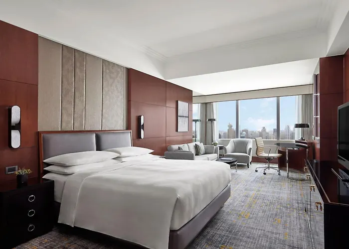 Hotel with pool: Shanghai Marriott Marquis City Centre