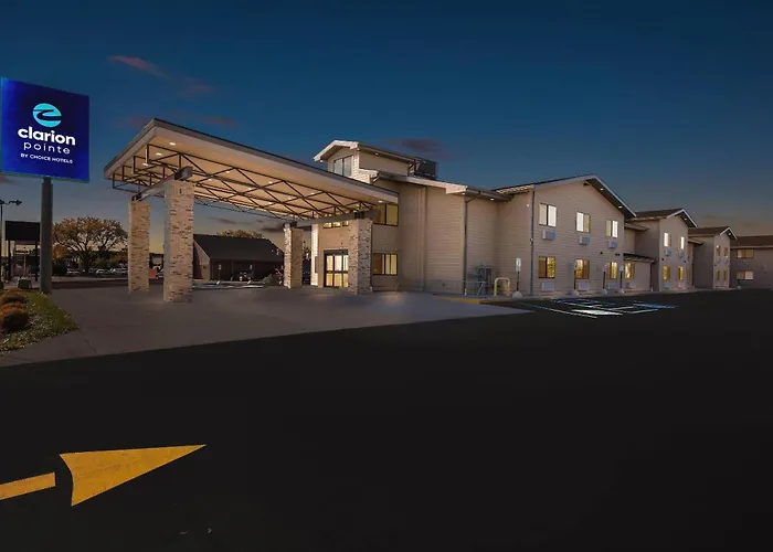 Cheap hotels Clarion Pointe Milwaukee Airport