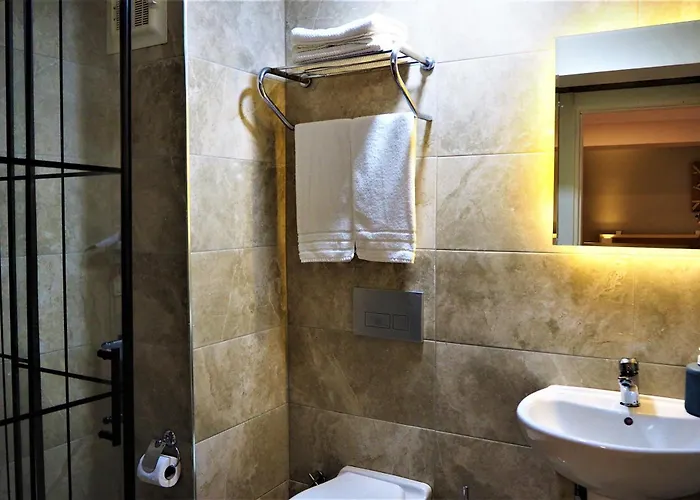 Hotel near College: Naila Hotel