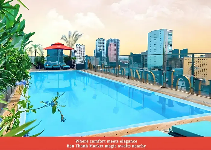 Airport Hotel: Happy Life Grand Hotel & Rooftop Skybar
