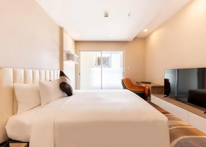 Luxury hotel only: La Vela Saigon Hotel