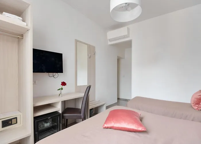  Joyful Termini Boutique Guest House