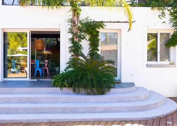 Hotel pres du College: Villa Holistika : Bed And Breakfast / Pool / Air Conditioning/ Mont Faron Toulon