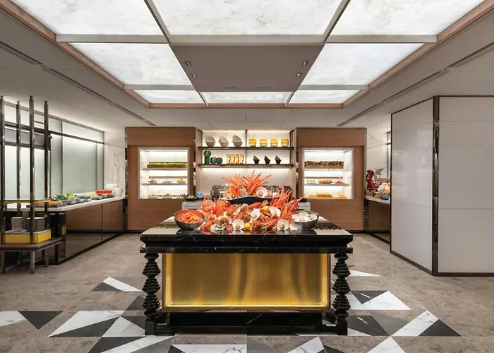 Hotel with Tennis: Renaissance Hong Kong Harbour View Hotel