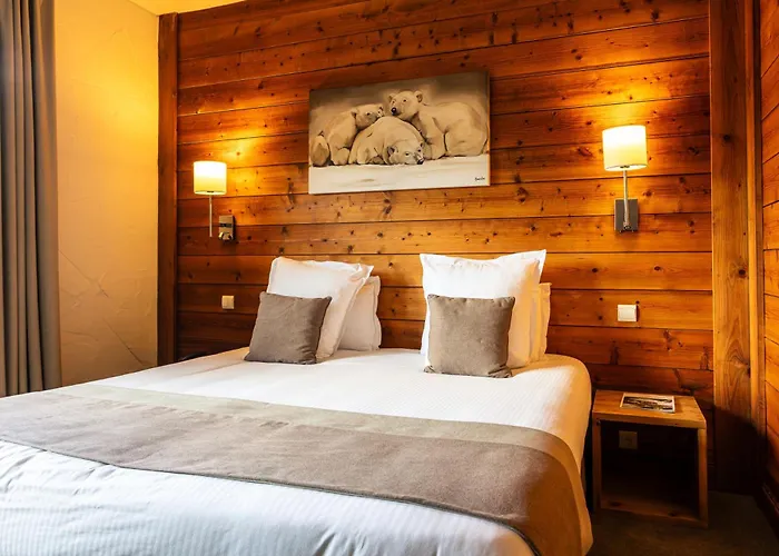 Ski hotel: Hotel Carlina By Les Etincelles