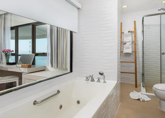 Jomtien Palm Beach Hotel&Resort - SHA Extra Plus