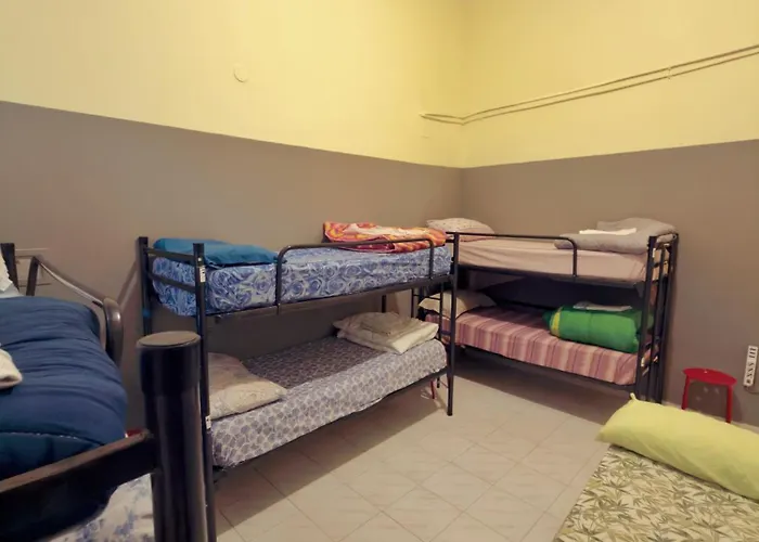 Hotel near College: Naples Pizza Hostel