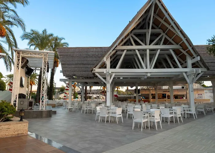 Hotel mit Tennis: Holiday Village Türkiye
