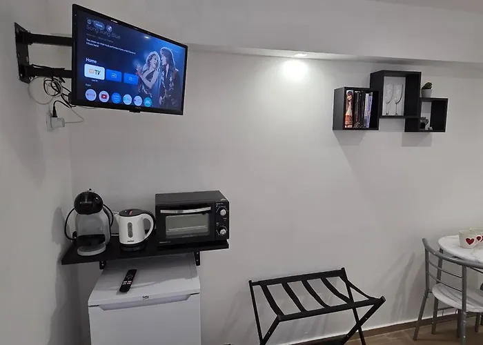 Black & White Rooms