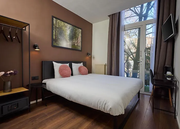 Pet Friendly hotel: Quentin Museum Square Hotel