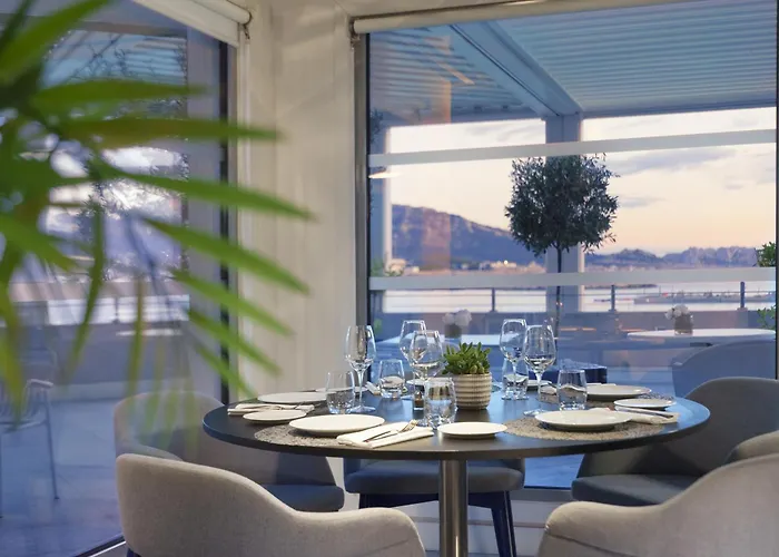 Hotels with pool Nhow Marseille