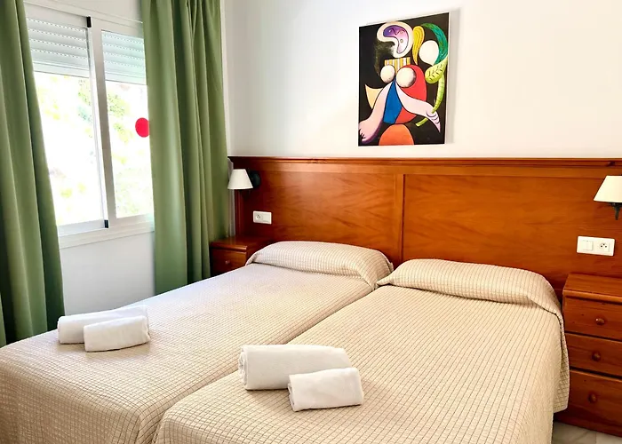 Hotel near College: Apartamentos Hc Burriana Playa