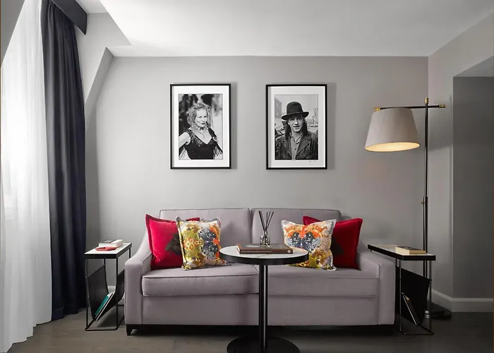 Trafalgar St James Curio Collection By Hilton