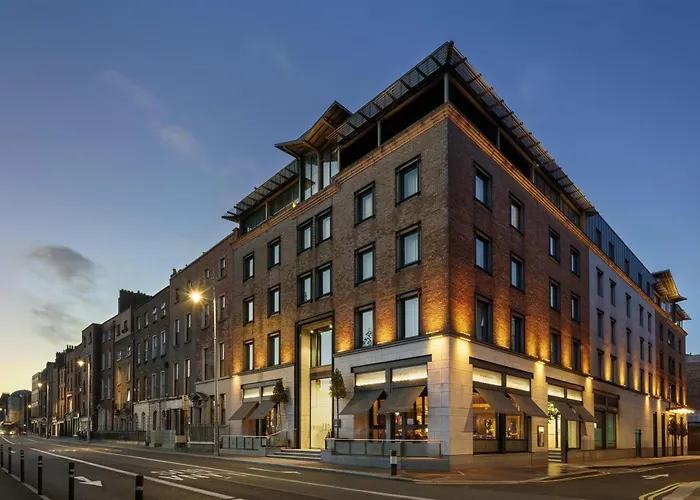 Jacuzzi hotel: The Morrison Dublin, Curio Collection By Hilton