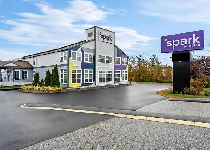 Resort: Spark By Hilton Portland Airport Maine Mall