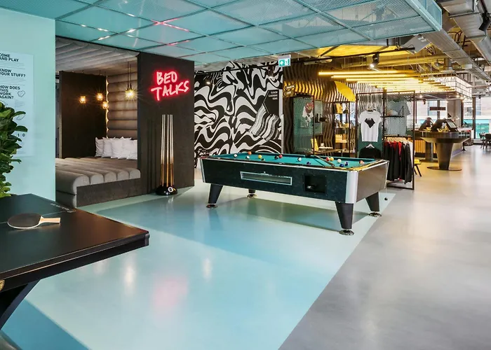Social Hub West