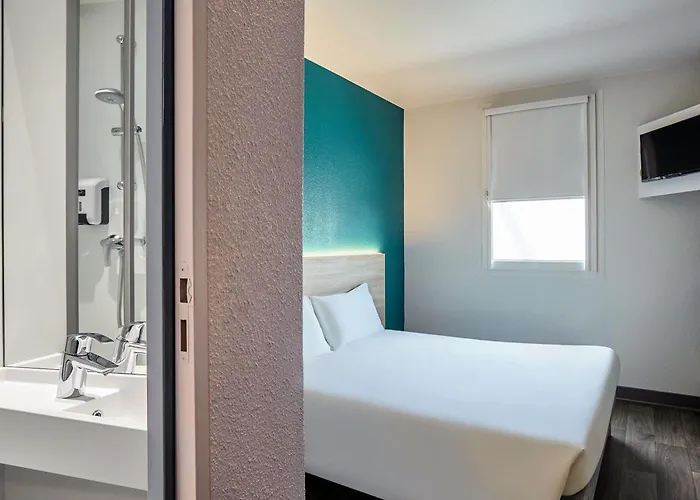 Hotelf1 Paris Porte De Chatillon