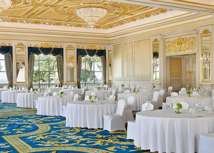 Resort: Raffles The Palm