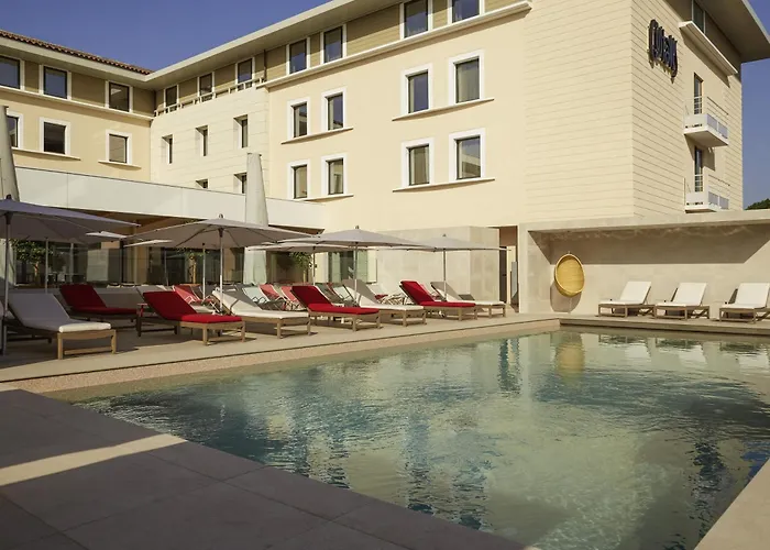 Hotel de 4 estrellas: Mercure Avignon Tgv Hotel & Spa