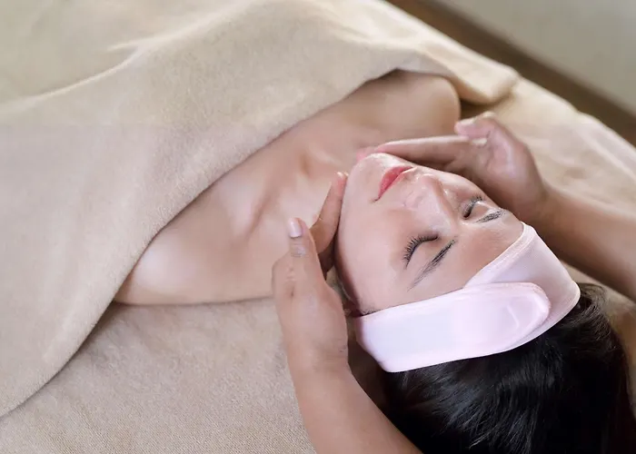 Luxury hotel only: Moevenpick Hotel Karachi