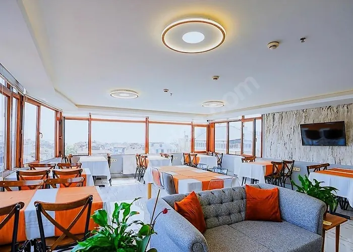 Hotel near College: Naila Hotel