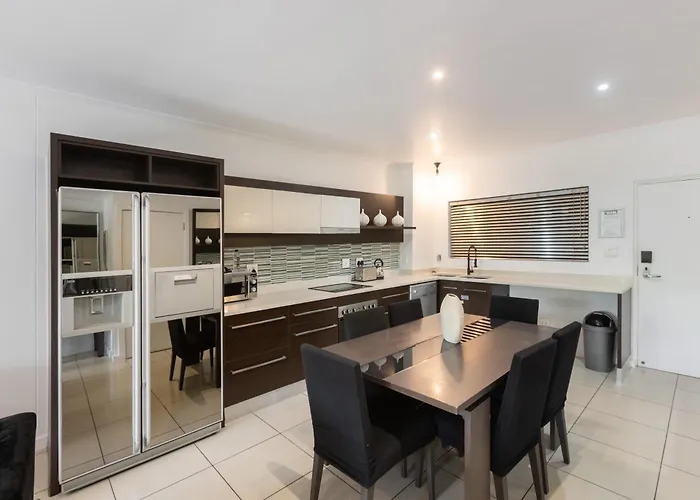 Cheap hotel: The Nicol Hotel And Apartments