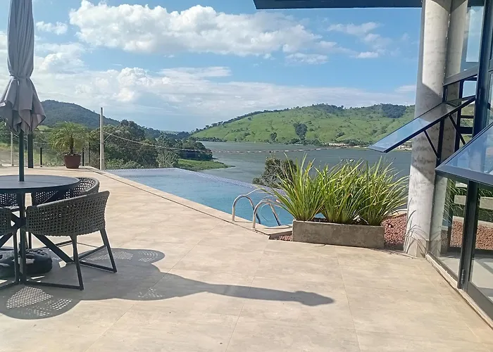 Hotel com piscina: Pousada Varandas do Lago