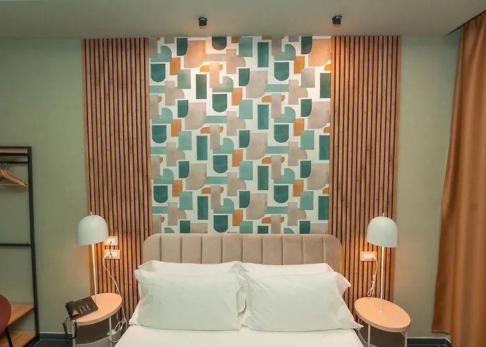 Noah Gate & Suites