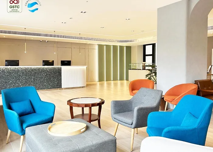 Hotel: Azure Hotel
