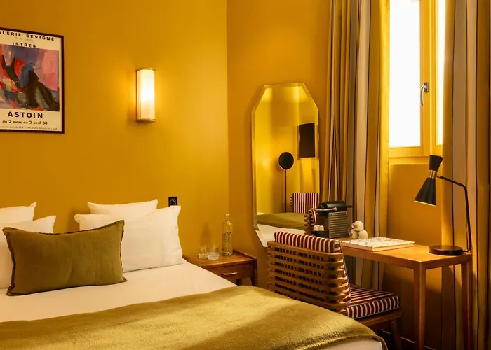 Resort: Coq Hotel Paris