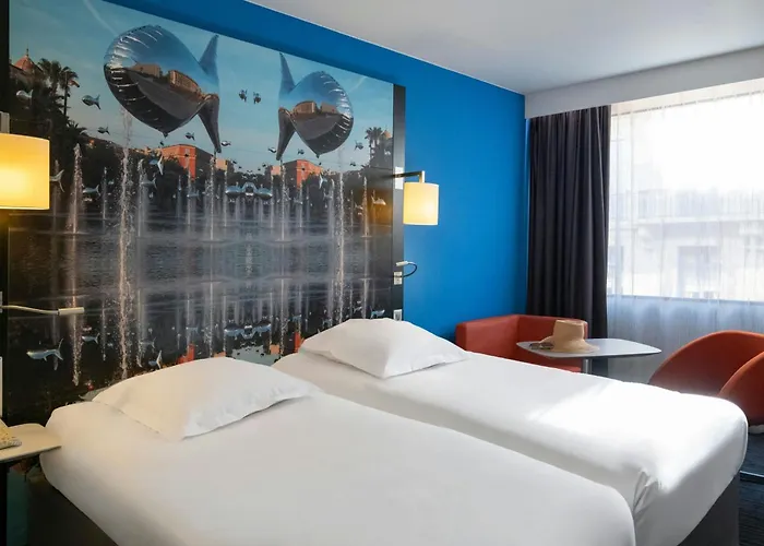Hotel with view: Nice Centre Hotel