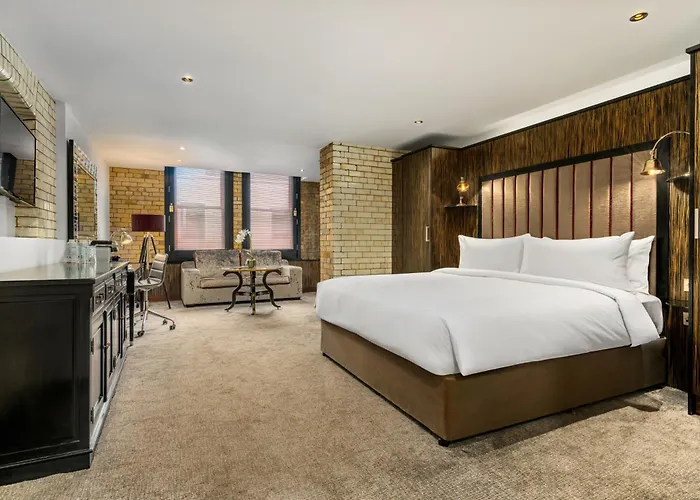 Resort: The Trinity City Hotel