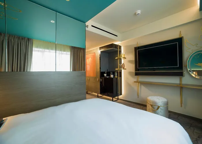 Middle Eight - Covent Garden - Preferred s And Resorts